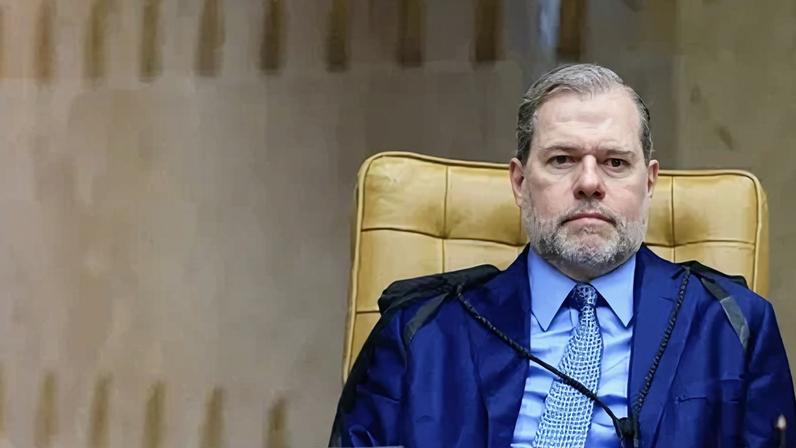 O ministro Dias Toffoli durante sessão plenária do STF