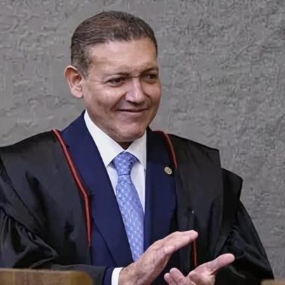 Nunes Marques analisa pedido de Flávio Bolsonaro sobre nulidade de pesquisa
