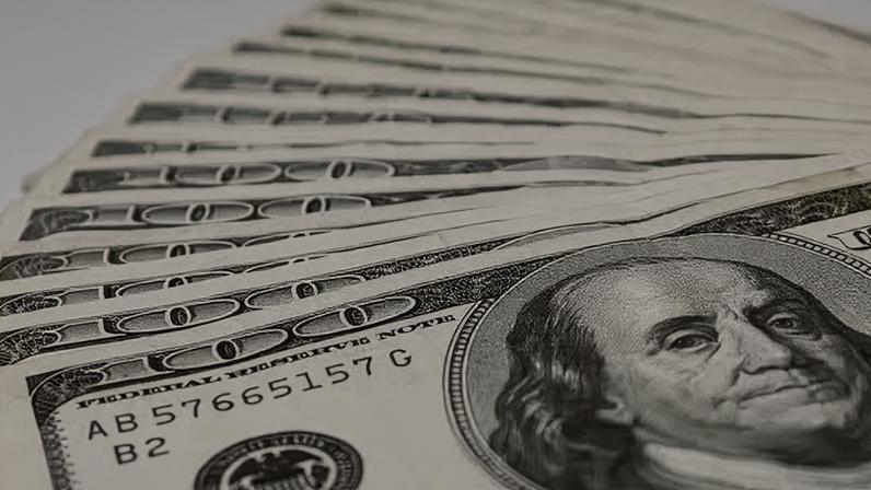 Dólar sobe com a guerra no Irã sem fim à vista