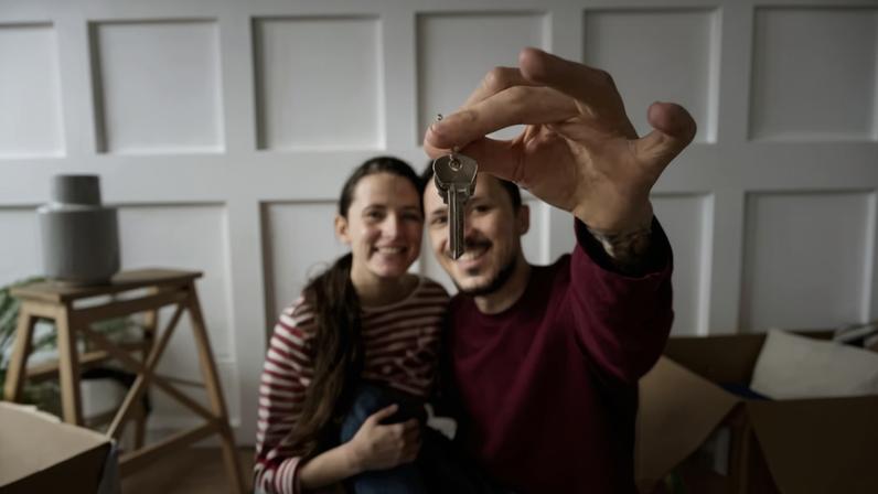 Morar junto gera economias significativas, com redução de gastos mensais, como aluguel, condomínio e alimentação