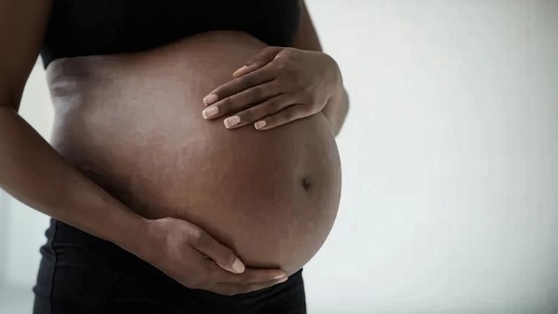 Mulheres negras têm quase o dobro de risco de morte materna em relação às brancas, segundo estudo
