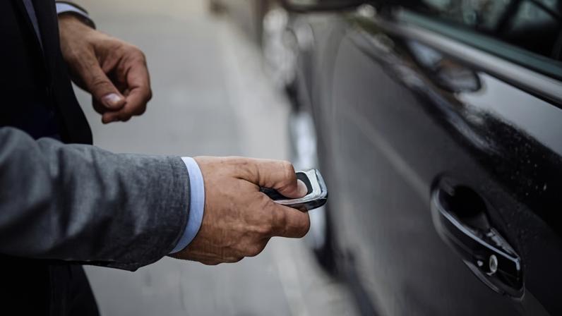 O carro comprado entra na ficha "Bens e Direitos"