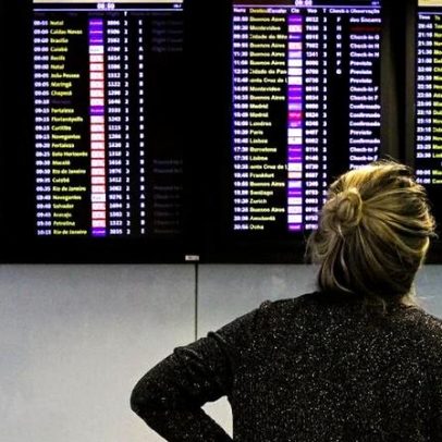 Serviços em queda no Brasil e indústria nos EUA: o mercado hoje