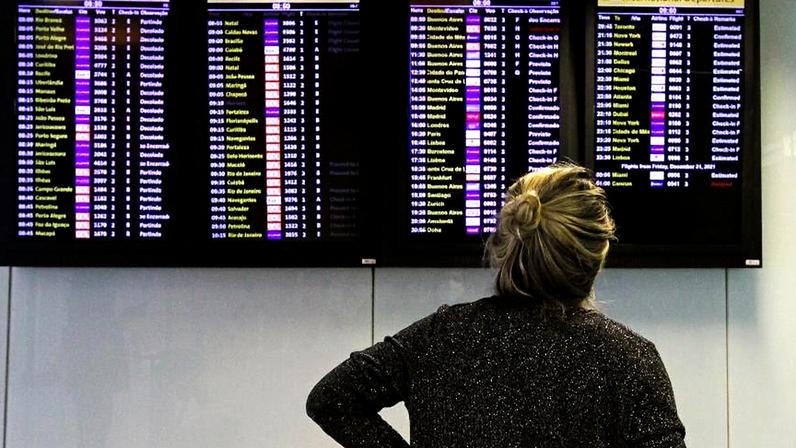 Queda de passageiros no transporte aéreo puxou recuo no setor de serviços