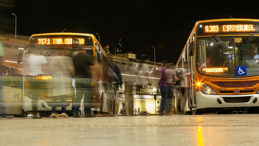 Imagem colorida de movimentação transportes