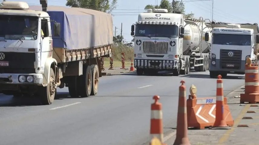 Transporte rodoviário de carga — Foto: Marcello Casal Jr./Agência Brasil