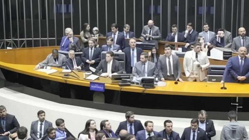 Governo busca retomar após derrotas no Congresso e aposta no fim da escala 6×1