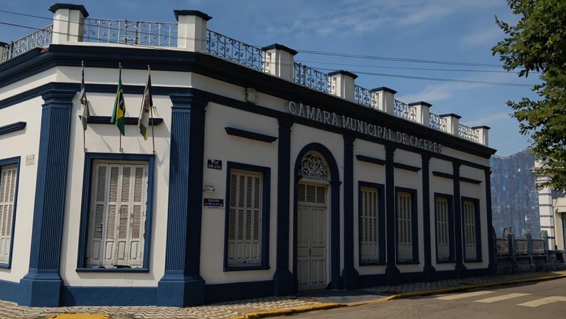 Imagem colorida mostra Câmara Municipal de Cáceres - Metrópoles