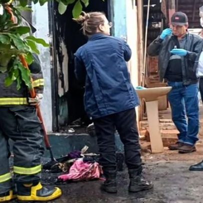 Câmera mostra mulher ateando fogo em banheiro e matando morador de rua