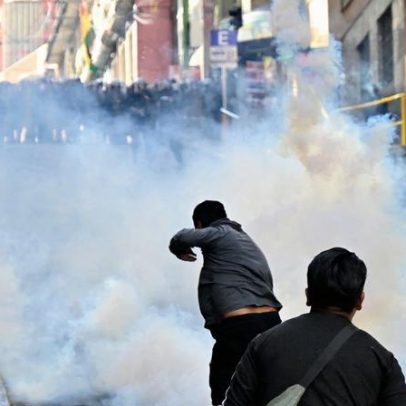 Protestos contra Rodrigo Paz geram tensão nas ruas da Bolívia