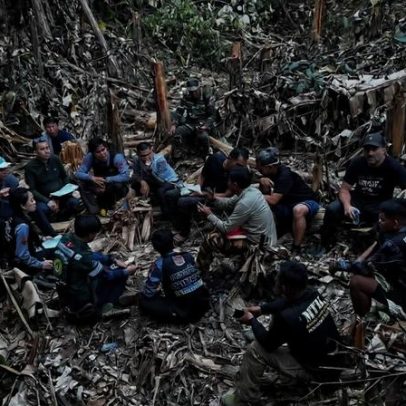 Cinco das sete pessoas presas em caverna são resgatadas vivas no Laos