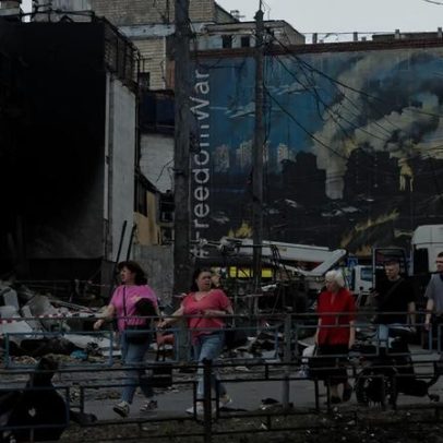 Rússia anuncia ataque inédito e pede saída de estrangeiros de Kiev