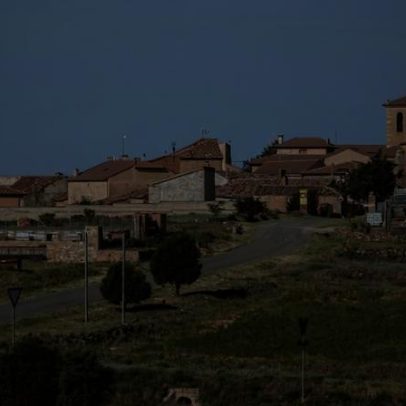 Vila rural na Espanha atrai mais de 5 mil interessados em proposta de moradia