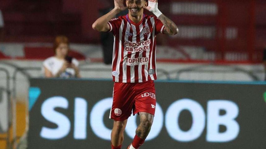 Dodo (Náutico) celebrando seu gol contra o América-MG, no dia 10.05.2026.