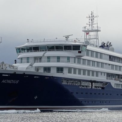 Navio com hantavírus provoca tensão política na Espanha
