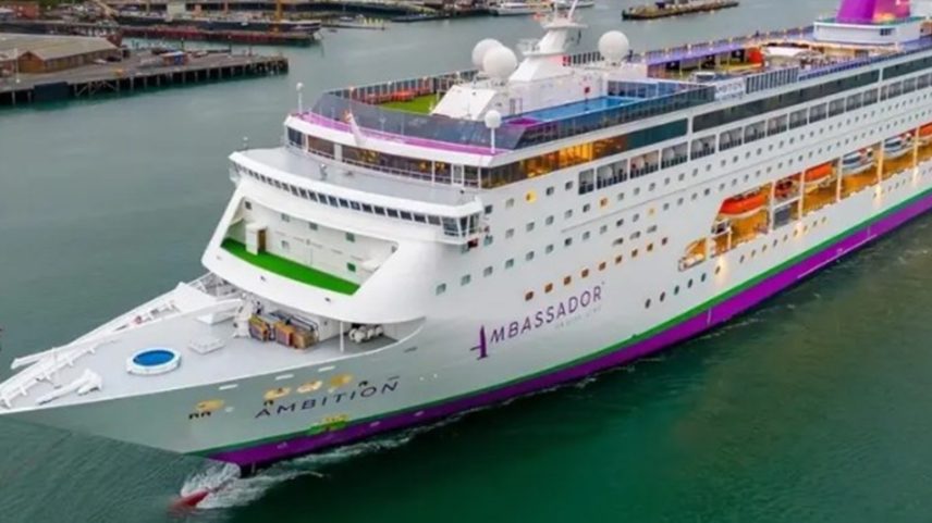 Imagem colorida de navio