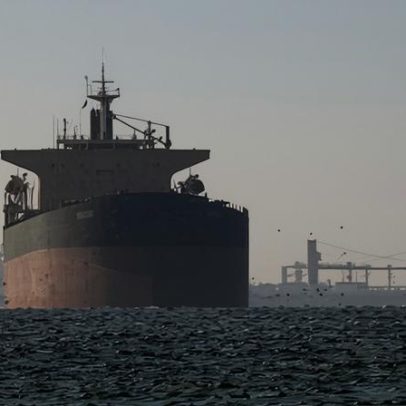 Confiança do consumidor nos EUA cai e petróleo avança no mercado hoje