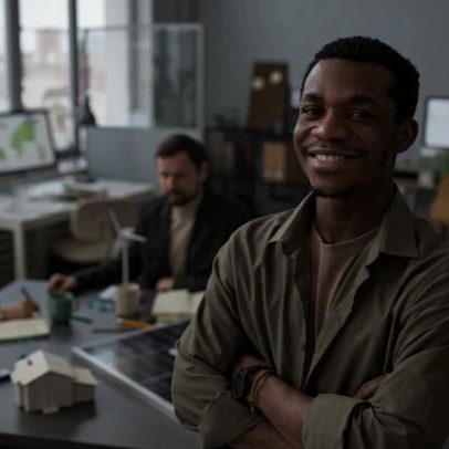 Empreendedores negros no Brasil escolaridade em alta, 60+ em ascensão e renda cresce