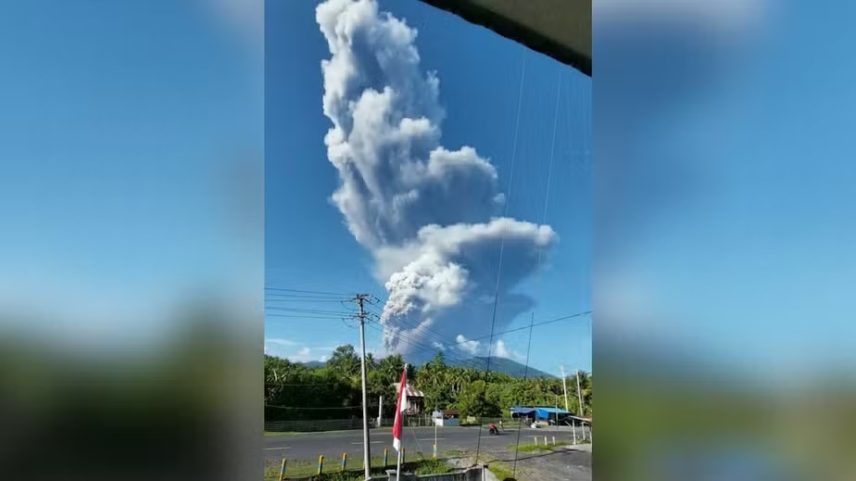 Erupção de vulcão na Indonésia mata três e deixa dez desaparecidos