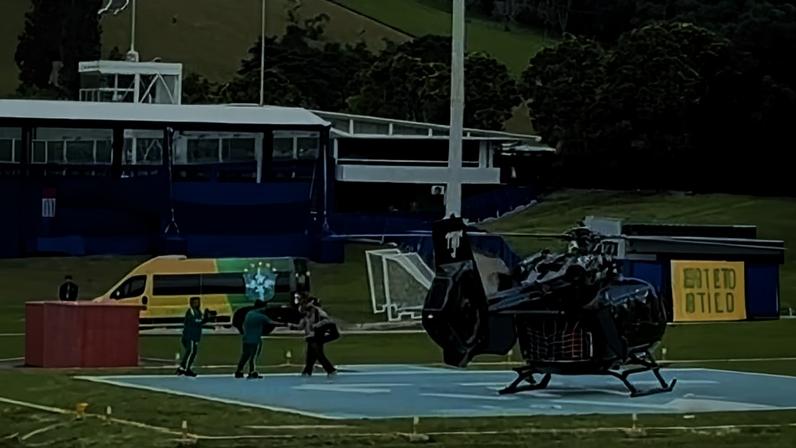 Neymar chega de helicóptero na Granja Comary