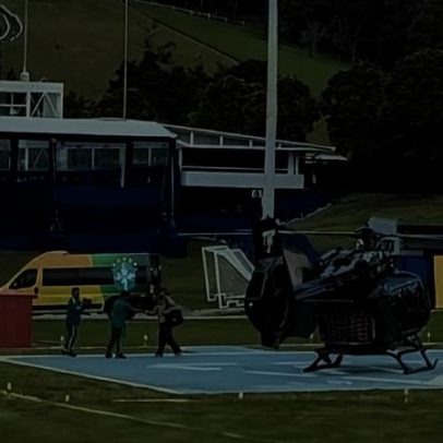 Neymar atrai multidão com helicóptero; seleção se apresenta na Granja