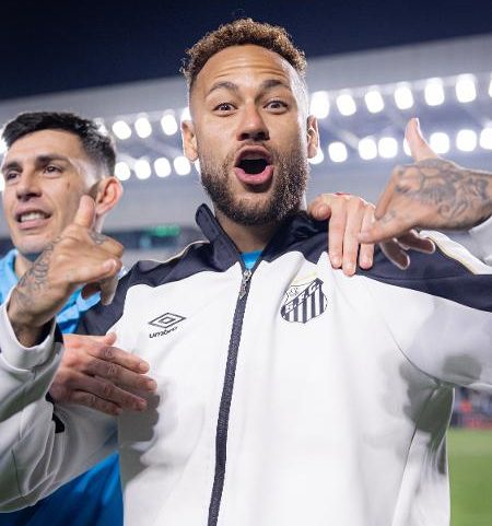 Neymar comemora classificação do Santos na Copa do Brasil