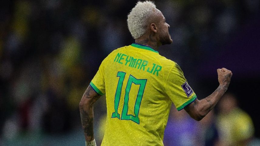 Neymar comemora gol em 2022: sempre com a camisa 10 em Copas