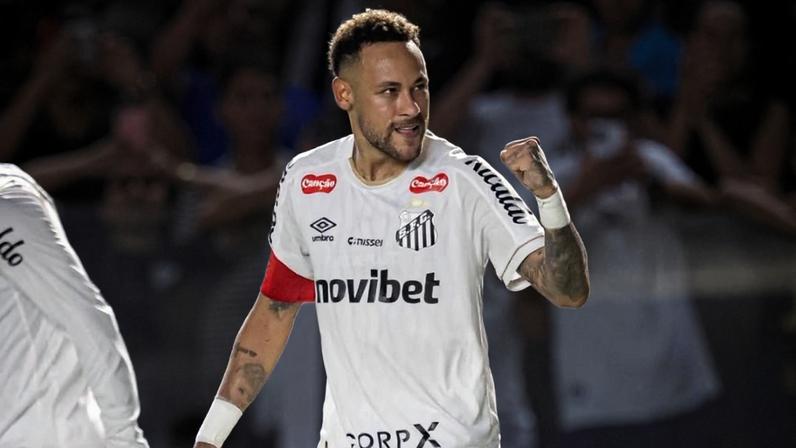 Neymar, do Santos, comemora gol contra o Internacional, pelo Campeonato Brasileiro