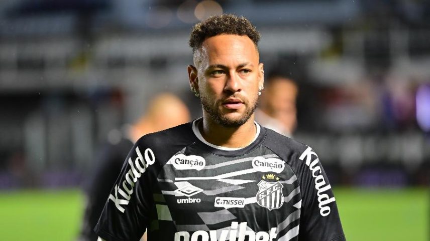 Neymar, do Santos, em aquecimento contra o Remo, pelo Brasileirão