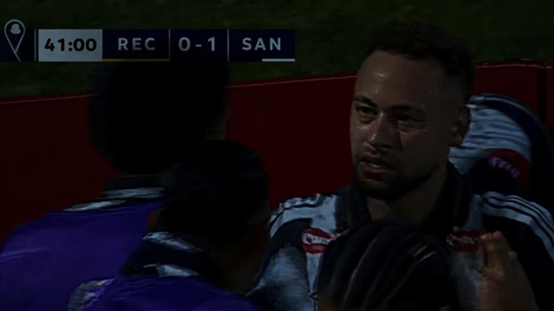 Neymar e Robinho se abraçaram após gol do Santos contra o Deportivo Recoleta, pela Copa Sul-Americana