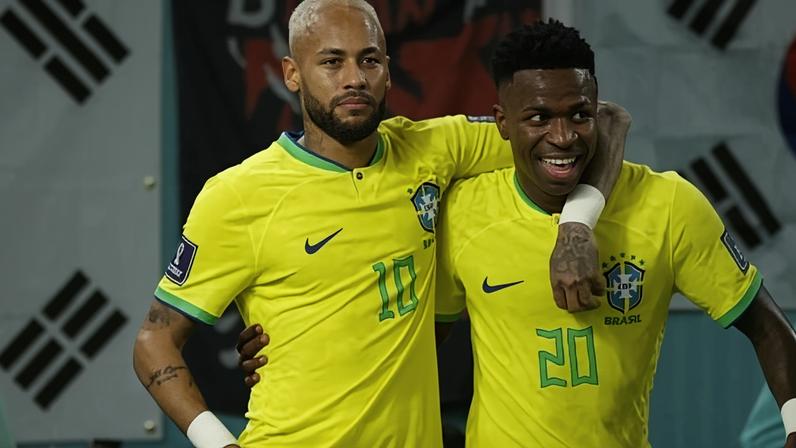 Neymar e Vini Jr. comemoram gol do Brasil sobre a Coreia