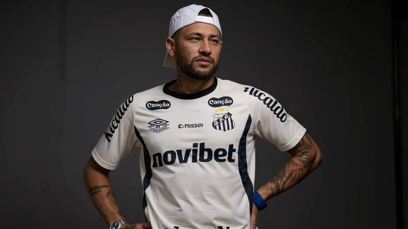 Neymar em trabalho interno no Santos antes de se apresentar à seleção
