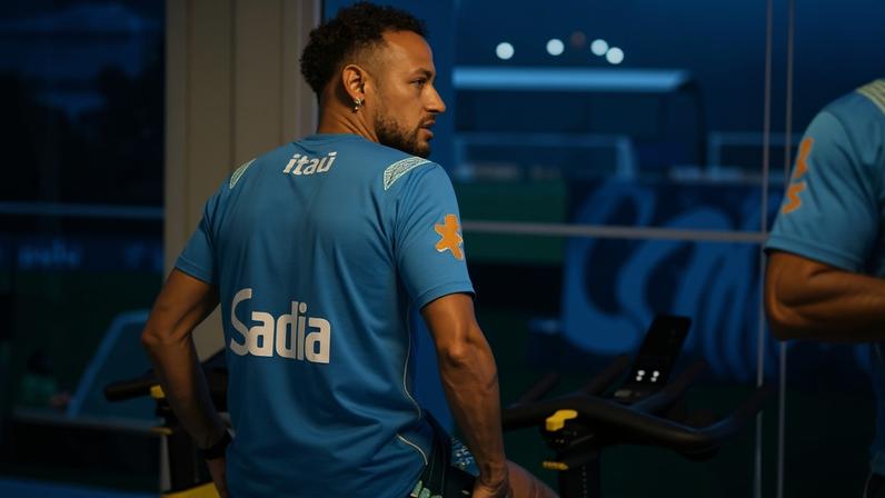 Neymar fez ativididade na bicicleta em apresentação da seleção brasileira na Granja Comary