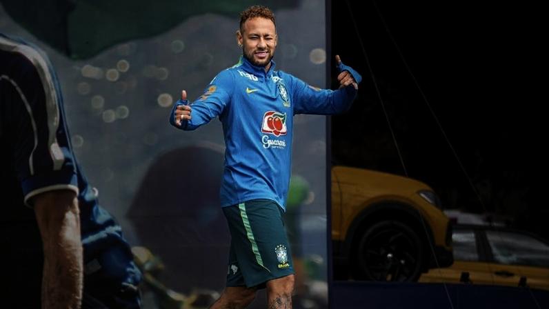 Neymar Jr aparece em treino da seleção brasileira na sexta-feira (29)