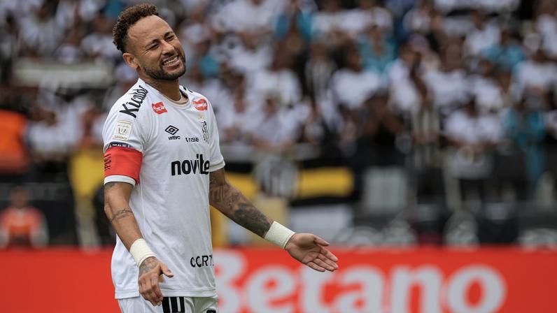 Neymar lamenta gol sofrido pelo Santos contra o Coritiba, na Neo Química Arena, pelo Brasileirão