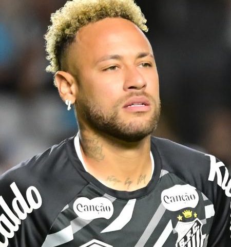 Neymar, meia-atacante do Santos, antes de duelo com o Coritiba, pela 5ª fase da Copa do Brasil