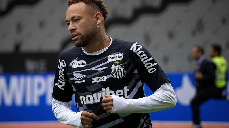 Neymar vai a campo em Santos x Coritiba em jogo na Neo Química Arena, pelo Brasileirão