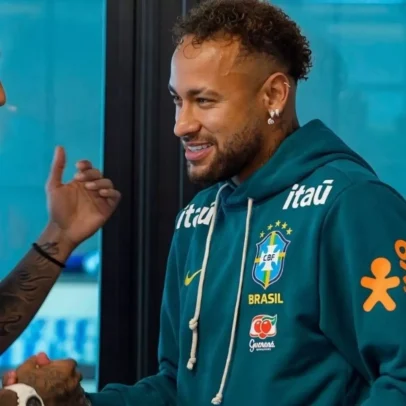 Neymar faz atividade leve em campo na Granja Comary