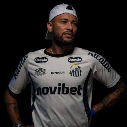 Neymar tem discurso no CT, bolo e tratamento no primeiro dia no Santos