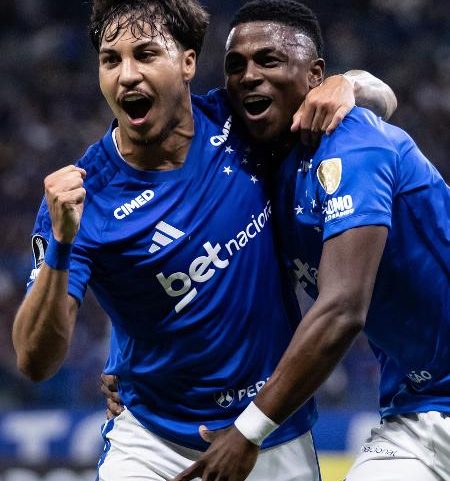 Neyser Villarreal celebra gol do Cruzeiro sobre o Boca Juniors em jogo da Libertadores