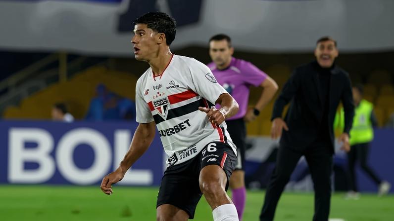 Nicolas Bosshardt, lateral-esquerdo do São Paulo, em embate contra o Millonarios, na Colômbia