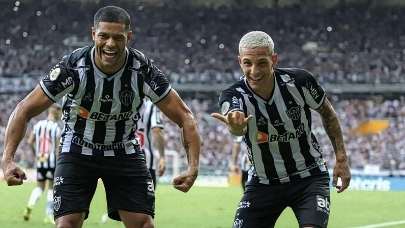 Hulk e Arana em ação pelo Atlético-MG (Foto: Pedro Souza / Atlético-MG)
