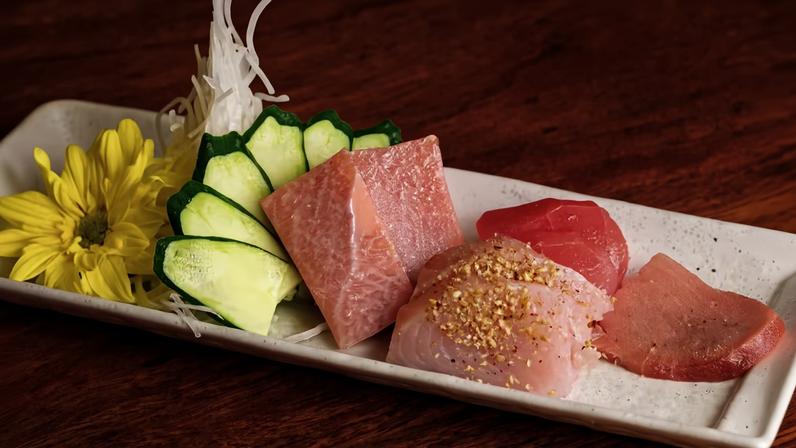 Sashimi de otoro, chutoro e akami de atum Bluefin, do Noda, em São Paulo — Foto: Divulgação/Cintia Zhu