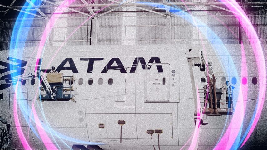 Revestimento AeroSHARK no avião da Latam — Foto: Divulgação/Arte Época Negócios