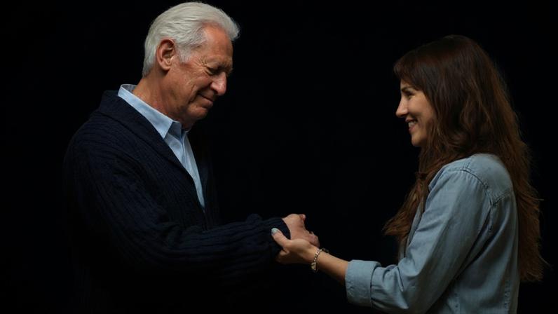 Arthur (Antonio Fagundes) e Adriana (Leticia Colin) em cena da novela 'Quem Ama Cuida'