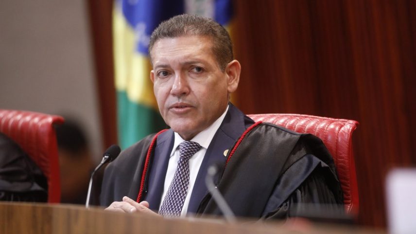 Ministro Kassio Nunes Marques em sessão de julgamento do TSE — Foto: Alejandro Zambrana/Secom/TSE
