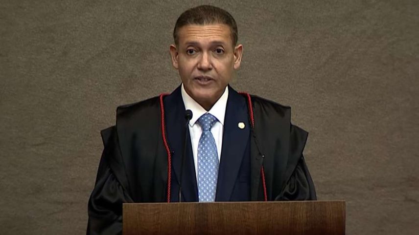 Nunes Marques alerta sobre uso de IA nas eleições durante posse no TSE