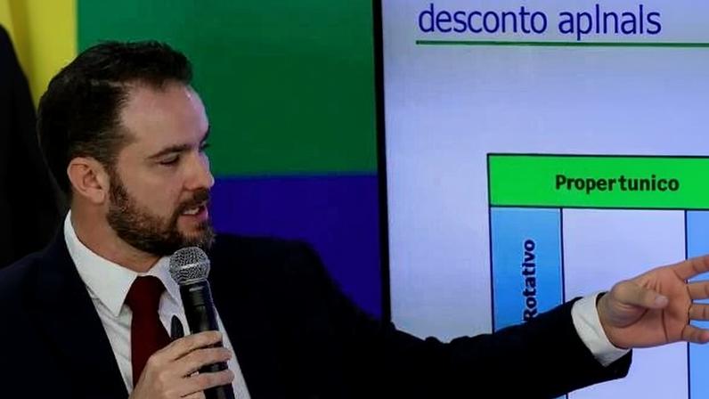 O ministro da Fazenda, Dario Durigan, durante assinatura da Medida Provisória referente ao Novo Desenrola Brasil