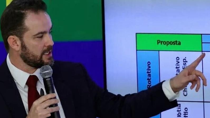 Dario Durigan durante assinatura da Medida Provisória referente ao novo Desenrola Brasil