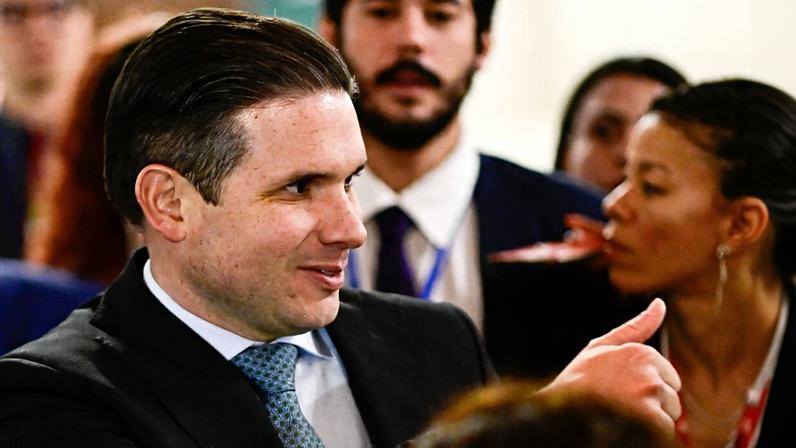 1 de 1 o-presidente-da-camara-hugo-motta-e-abordado-por-jornalistas-no-salao-verde-e-deixa-o-congresso-naional-6